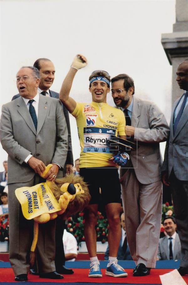 crstobalcabezas's tweet photo. Más momentos míticos... #Ciclismo #Cycling #Cyclisme #ClassicCycling #PedroDelgado #PericoDelgado #TDF88 #ATumbaAbierta #CristóbalCabezas (Imagen: Efe) https://t.co/6O3siw063N