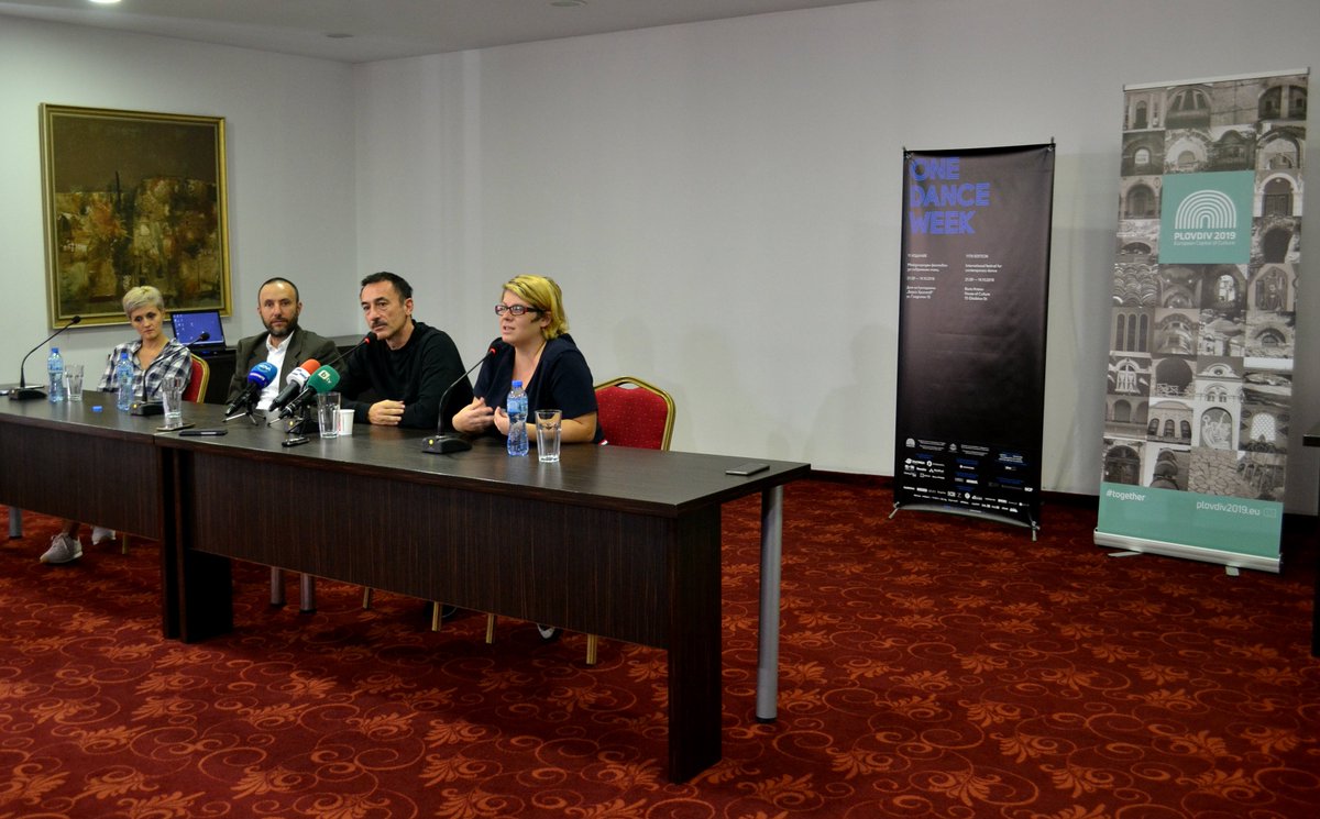 Plovdiv2019's tweet photo. Press conference with @Papaioannou_D before the performance in Friday, The Great Tamer. @onedanceweek and @Plovdiv2019 #together #ECoC
information about #OneDanceWeek2018 https://t.co/3xdALV2Bta https://t.co/0TjW49pkDy