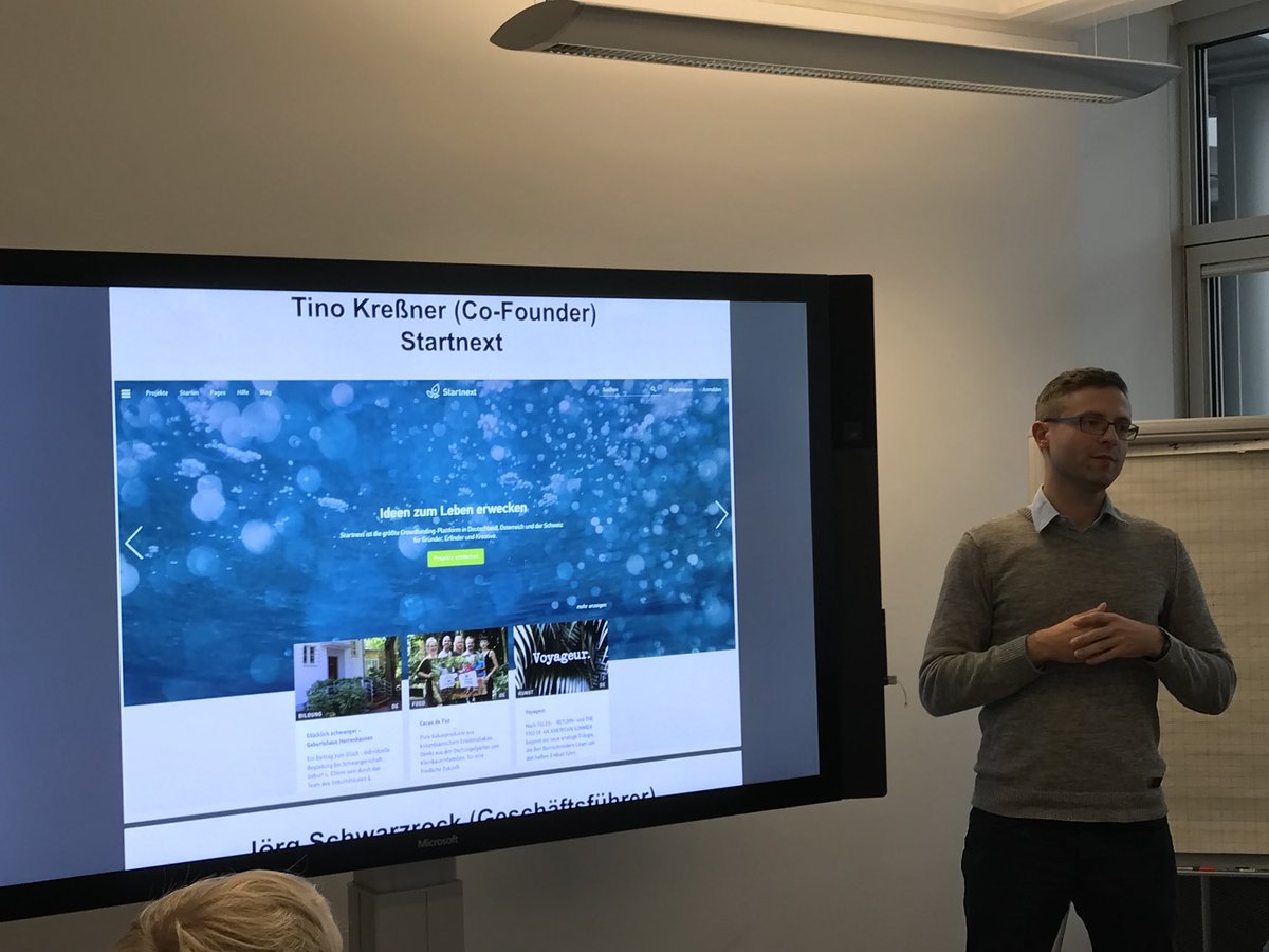 NRWEuropa's tweet photo. „Die Welt gehört den Mutigen!“ sagt Tino Kreßner von @startnext. Deutschland hinkt bei #Crowdfunding hinterher. Workshop der #EEN-Partner #IFBHH, #IBSH &amp; @NRWBANK in Berlin. Bremer #Schotterweg gerade schönes Beispiel, auch um weitere #Finanzierungsinstrumente reinzubringen. https://t.co/5StlYNgErq