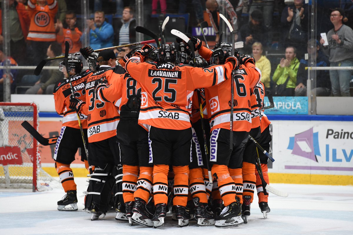 Pallokerho's tweet photo. #HPK ja @VismaFinland ovat aloittaneet yhteistyön! HPK on siirtänyt laskujen lähettämisen  sekä saatavien eräpäivän jälkeisen seurannan osaaviin käsiin Vismalle. #yhteistyö #yhdessä #kumppanuus #Liiga #laskutliikkuu #MUNHPK

Lue lisää 👇👇
https://t.co/qPUeCgAqak https://t.co/jaKUTyTYiN