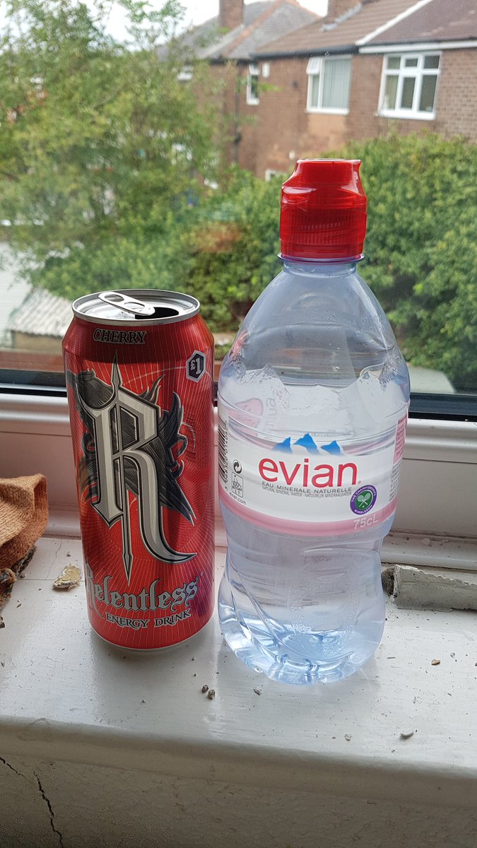 shaunkcurran's tweet photo. £1 for an energy drink full of sugar and caffeine and £1.09p for a bottle of water. That can't be right surely. #energydrinks #obesityproblem https://t.co/T9sNwnuSg3