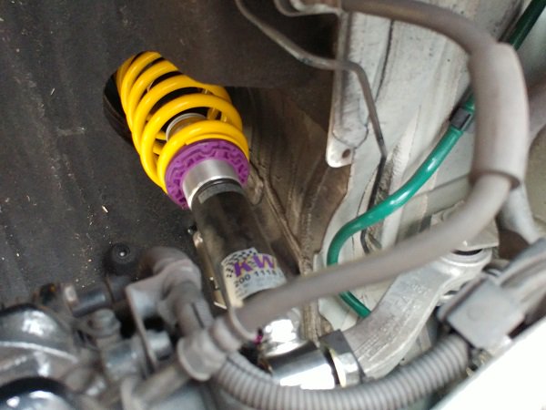 ASSIST_USSY's tweet photo. KW Veision3を『F13-650i』に装着♪アッパーマウントゴムを交換したんで少し馴染んでからアライメント調整します！！！#BMW #ASSIST #LAPTORR #F13 #650i #KW #Version3 #カーヴェー #車高調 #ローダウン #JB4 #bootmod3 #bm3 #NITRON #ナイトロン #カーヴェー #ヴァージョンスリー https://t.co/m1rPjeb45M