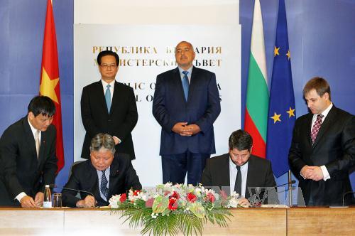 RedWolfGlobal's tweet photo. Vietnam and Bulgaria officially agree to promote trade and international cooperation.
We at Red Wolf Global have been doing that all the while.
#RedWolfGlobal #import #export #logistics #freight #Vietnam #HoChiMinhCity #RWGVN #RWGSGN #Bulgaria #crosstrade #freightforwarder https://t.co/VLfnHnMnJQ