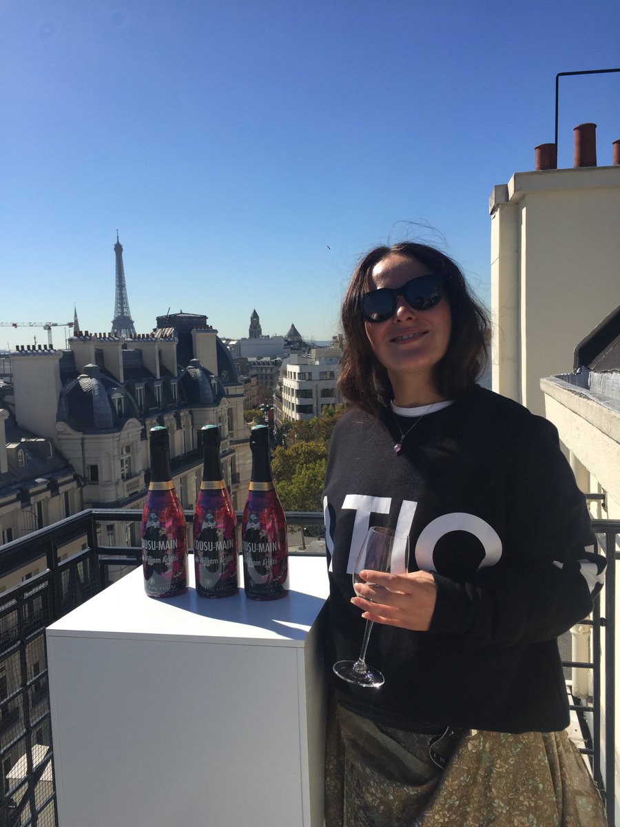 cave_turckheim's tweet photo. Trends Privé Magazine ❤️ Myra Postolache Lancement de Cousu-Main par @williamarlotti, le crémant en Édition Limitée de la Cave de Turckheim créé à quatre mains avec Michel Lihrmann #cdtfwa #cavedeturckheim #drinkalsace #pfw  @agence_force4 @house.off @cavedeturckheim https://t.co/MENvgnnQxV