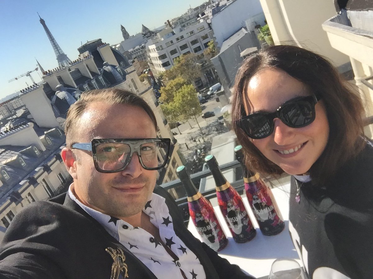cave_turckheim's tweet photo. Trends Privé Magazine ❤️ Myra Postolache Lancement de Cousu-Main par @williamarlotti, le crémant en Édition Limitée de la Cave de Turckheim créé à quatre mains avec Michel Lihrmann #cdtfwa #cavedeturckheim #drinkalsace #pfw  @agence_force4 @house.off @cavedeturckheim https://t.co/BC9MDJzlfj