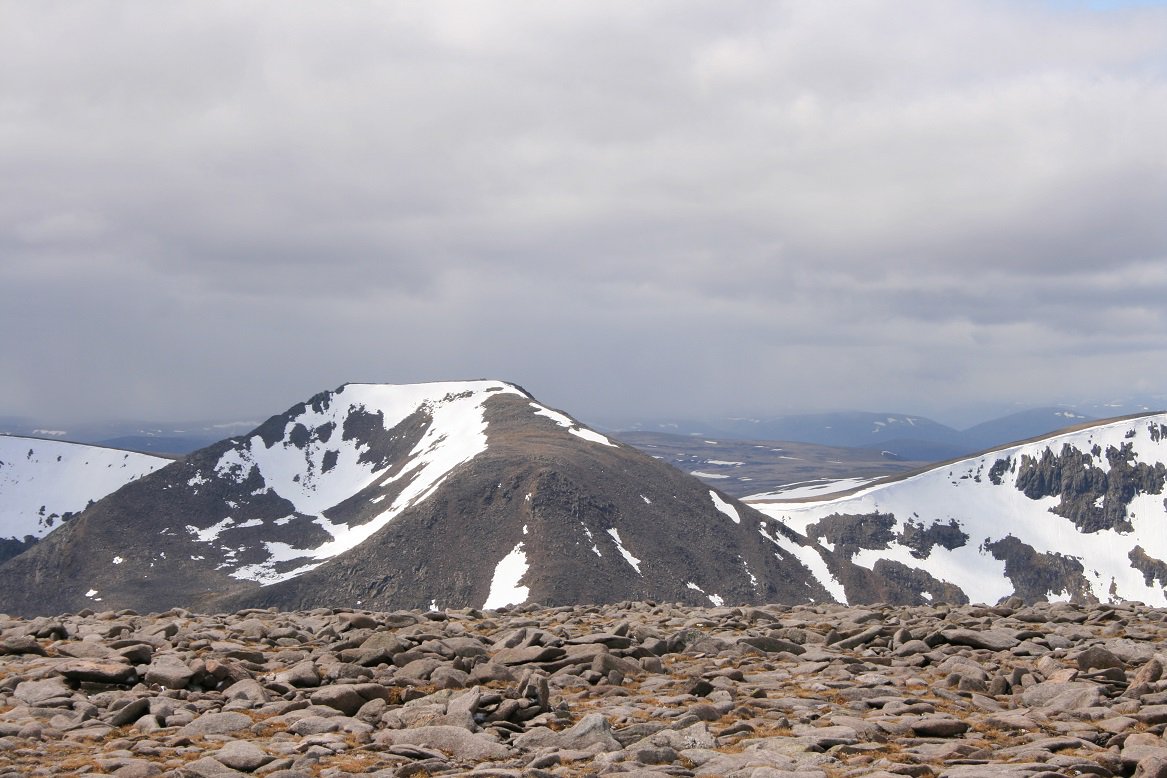 cairngormsnews's tweet photo. Celebrating #coeEDL
On Ben Macdui lives Am Fear Liath Mòr - the Great Grey Man in #Gà idhlig - the Yeti who haunts the summit and passes of Ben Macdui the highest peak of the #Cairngorms #LanguageCeilidh #ManyLanguagesOneHome #IomadhCà nanAonDachaigh https://t.co/L6KG0mwznE