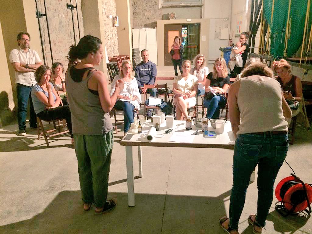 ajsantpedor's tweet photo. Ahir va ser el torn del taller sobre cosmètica natural i vam aprendre a elaborar sabons i altres cosmètics ! El Born va omplir-se de bones olors.
#FSM2018 #Santpedor https://t.co/Dt9qhZbi5T