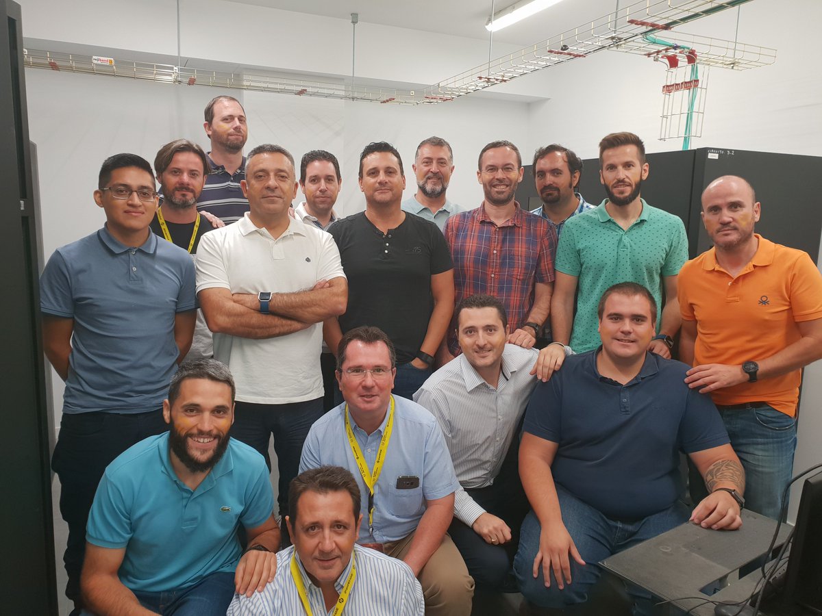 FRUbeda7's tweet photo. Con los compañeros de @GrupoHEFAME_es #procesodedatos #cpd queremos dar visibilidad a los niños y niñas que sufren @cancerinfantil @ninosconcancer #Paintgold https://t.co/swfqRQByEe