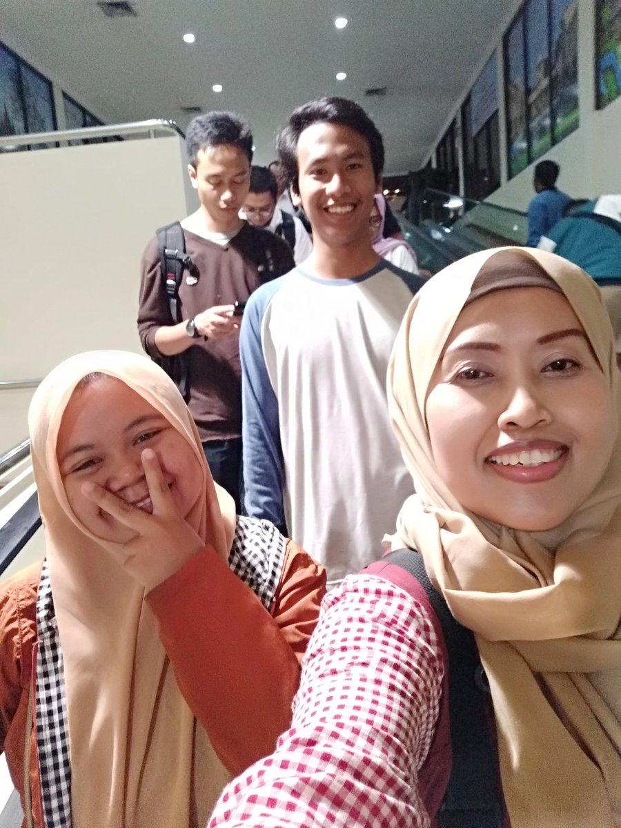 sarimusdar09's tweet photo. Landing syantik at Yogya
Masih seumuran kan sama dedek mahasiswa ?
* Partai milenial Kan ya ?
#yoexplore #qloti #univtidar #magelang https://t.co/oA87GSFnVb