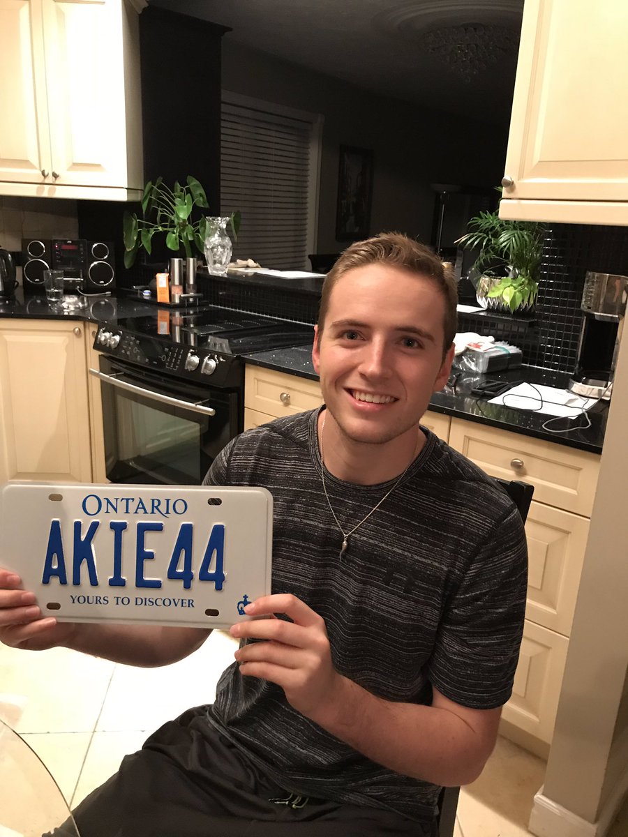 joanne_atkins's tweet image. @mitchelatkins birthday gift arrived just in time for the road trip to Kalamazoo. #AKIE44  #ShootforSuccess #HockeyLife