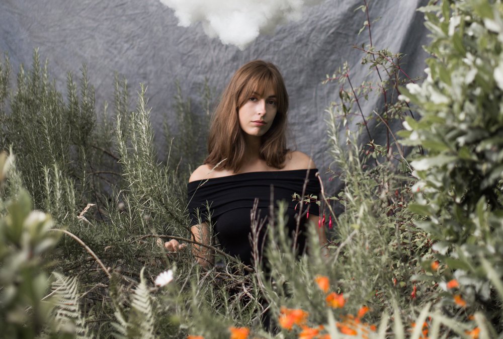 Swelling piano and rousing emotion twine together in sweet harmony on <a href="/melaniebaker/">Melanie Baker</a>'s 'False Fantasies' - the striking lead single from her upcoming EP, Dreamer. @tomlberry reviews.

bittersweetsymphonies.co.uk/2018/09/26/tra…