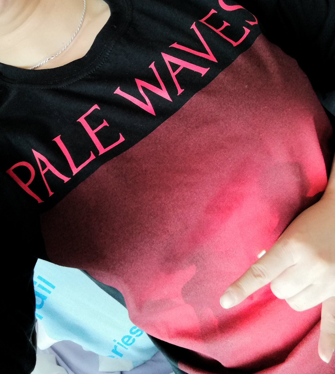 _victoriawai_'s tweet photo. When your review and photos go LIVE on @blankslatencl of @palewaves SOLD OUT @BoilerShopNCL show, well you gotta put on your new tour tee 😝

https://t.co/MhCFegMi6I

#PaleWaves #MusicReview #MusicPhotography #LiveMusic #BlankSlateCreative #VictoriaWai https://t.co/OugGr7OsUK