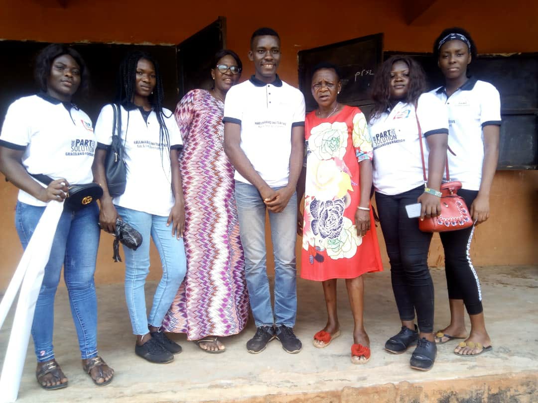 HallmarksNG's tweet photo. With your help we have supported the education of 644 kids with writing materials and a few others with scholarship. Here's a photo of our Champions with the school Principal of Itohan Girls Junior School and Obe Community Primary School as a sign of their appreciation @BICGroup https://t.co/IanGxziZzM