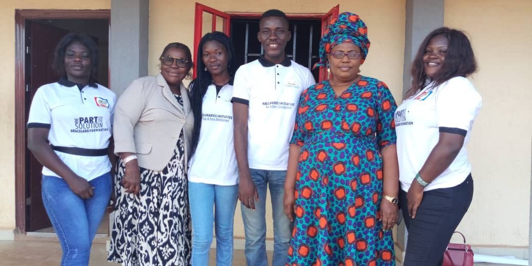 HallmarksNG's tweet photo. With your help we have supported the education of 644 kids with writing materials and a few others with scholarship. Here's a photo of our Champions with the school Principal of Itohan Girls Junior School and Obe Community Primary School as a sign of their appreciation @BICGroup https://t.co/IanGxziZzM