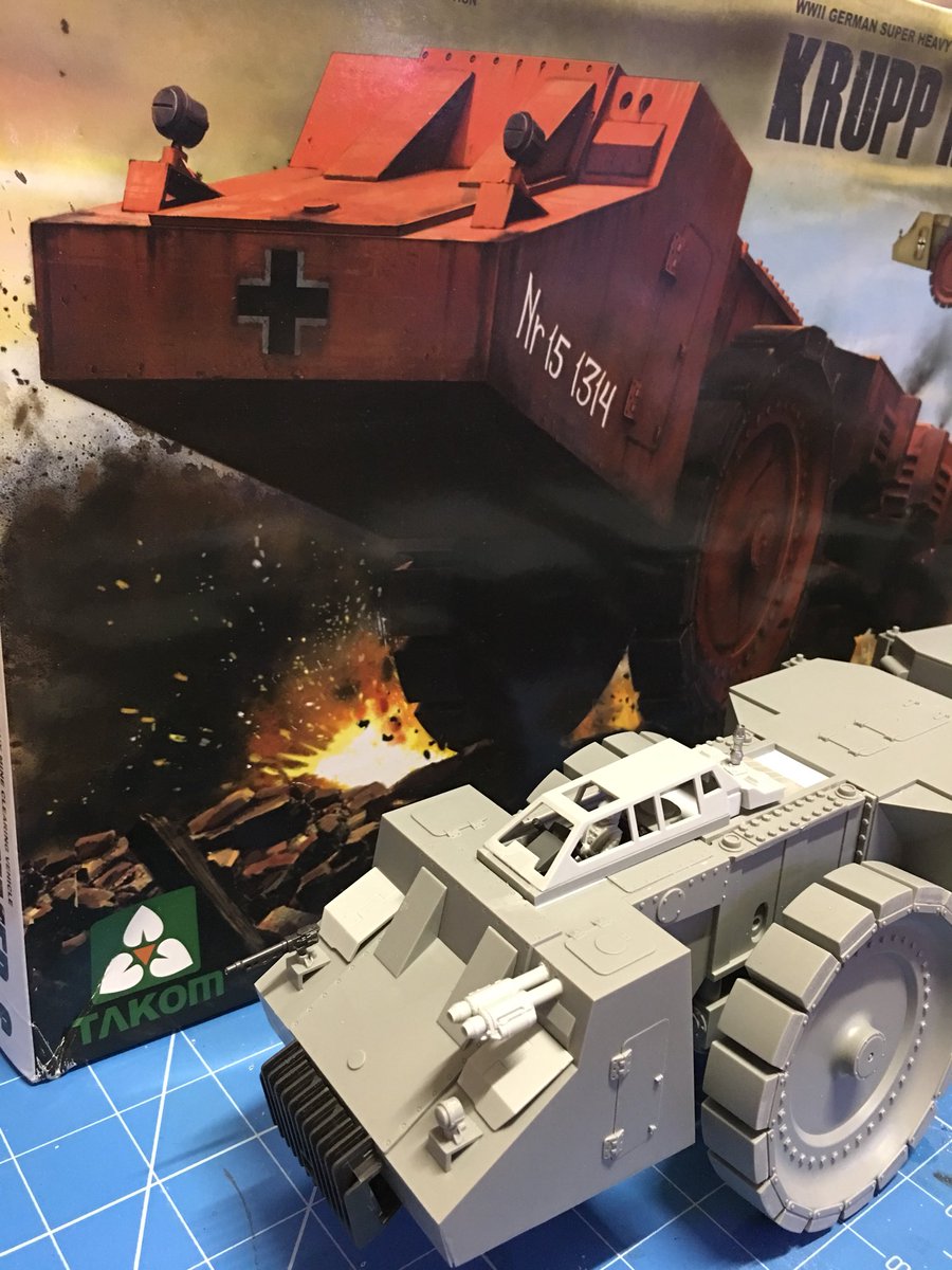 ModelbuildStar's tweet photo. #ScaleModel #takom #Bandai #StarWars #scifi takom ‘Krupp Raumer ‘ bashed with a #snowspeeder a very very long time ago in a galaxy far far away , this did once roam .. https://t.co/fEPPtOVoN6