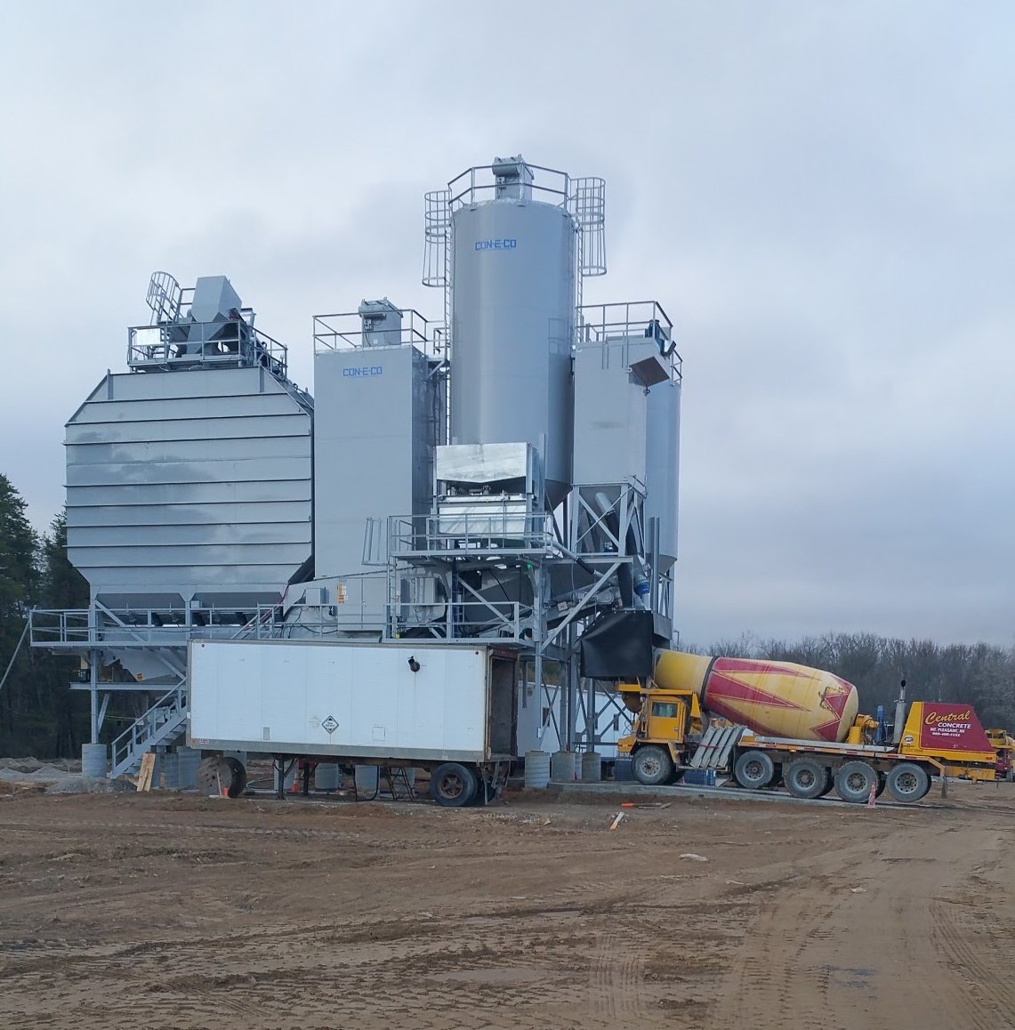 cmconcreations's tweet photo. A new LO-PRO 12 before the building for a great customer in MI. #con_e_co #readymix #concrete #batchplant #concretemachinery https://t.co/fae5iSiaGB