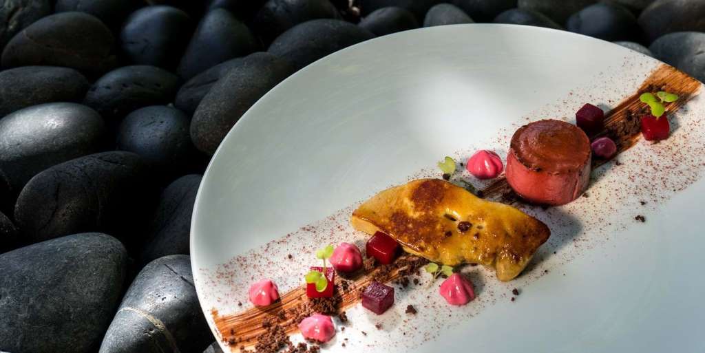 constancehotels's tweet photo. When #food is as #beautiful as this 🍴😋
Address: #CyannRestaurant at #ConstanceEphelia in #beautiful #Seychelles.
#LuxuryHotel #Gastronomy #ConstanceCulinary #Fresh #colourful #ChefsSkills https://t.co/K8F5NddAH5
