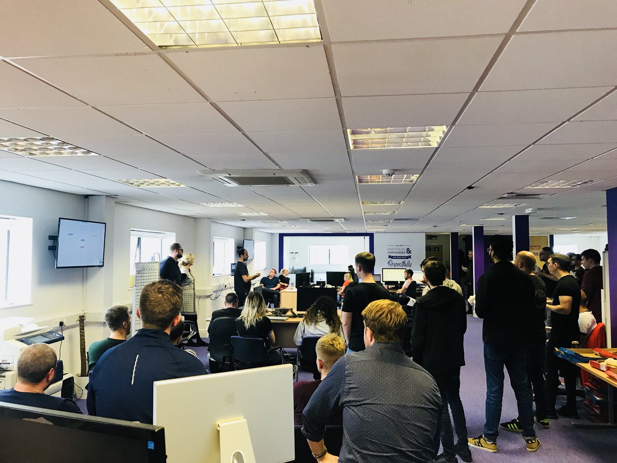 CathyBelford's tweet image. Lunch and Learn at Purple Towers today. @PurpleJamesProc @JamesWDale and @kezmond updating #teampurple on progress within the Alliances team. #dataoffload #connectors #datadriven #pizzaforlunch @PurpleWiFi