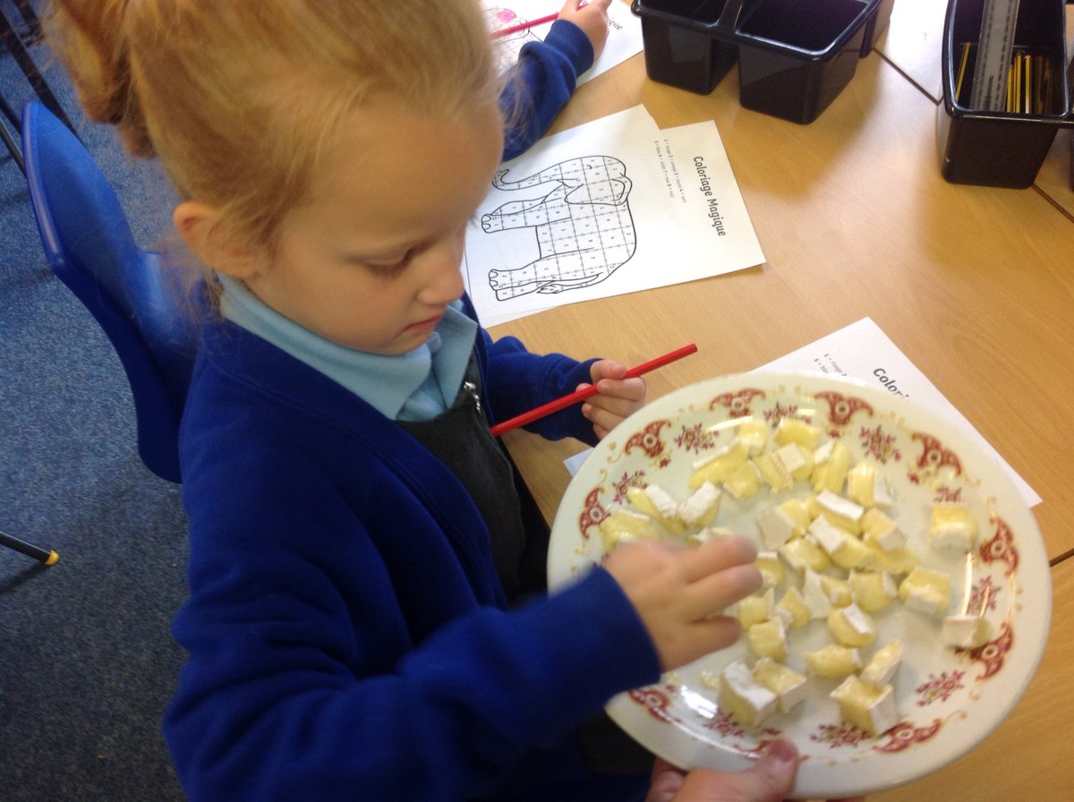 TarvinPrimary's tweet photo. Food tasting and colours in French this morning. #lovelanguages #potterclass #languagesday https://t.co/gzNZml2Qd9