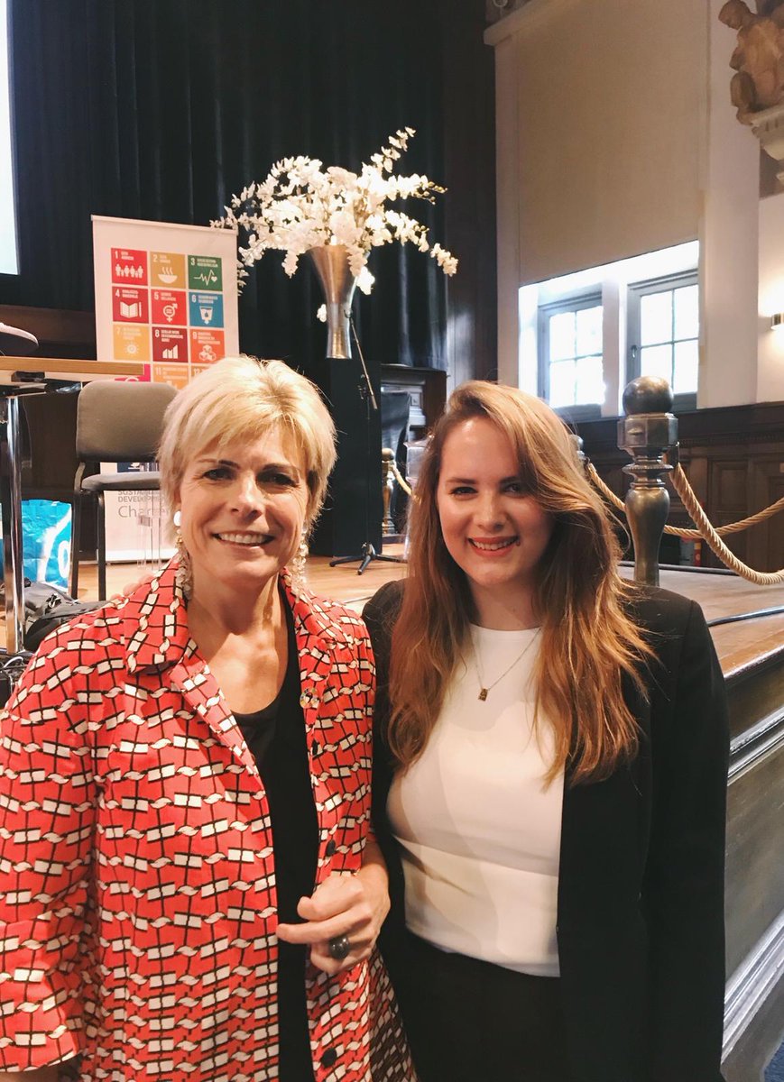 Gisteren mocht <a href="/LindeNieman/">Linde Nieman</a> pitchen tijdens de #SDGActionDay. Daar riep zij de aanwezige beleidsmakers op om ruimte te maken voor de stem van jongeren in hun bedrijf of organisatie. Na afloop volgde een mooi gesprek hierover met prinses Laurentien! #SDGs