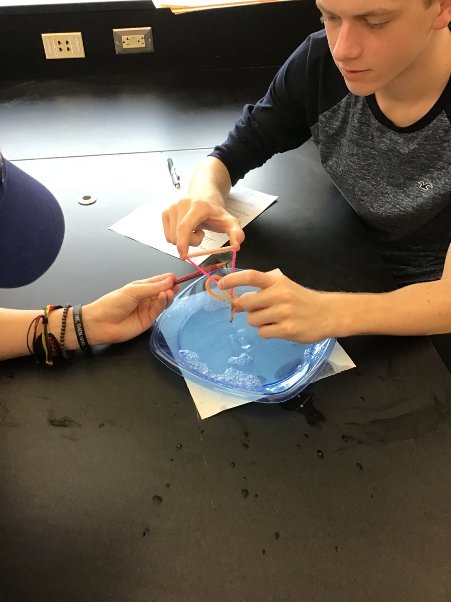 laura_enama's tweet image. Ss at East modeling cell membranes with bubble solution. #CBSDscience
