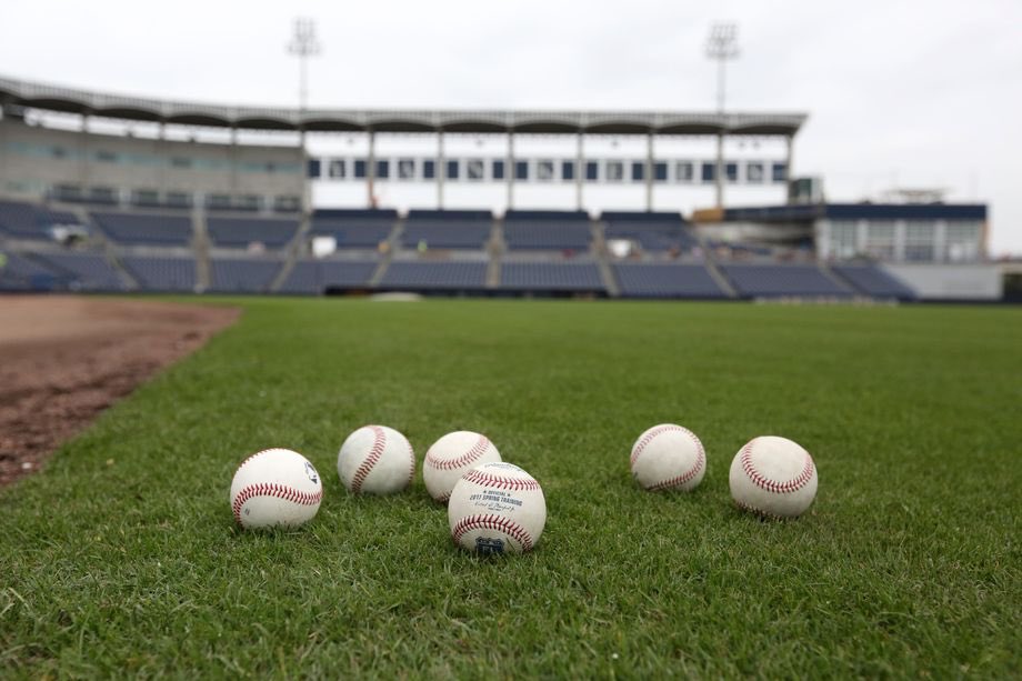60ft6inBaseball's tweet photo. October Baseball is in the air 🍂
.
.
.
.
.
#WeAreBaseball 
#60ft6inBaseball 
#Baseball
#BaseballGear 
#Pitchers 
#Catchers 
#Infielders 
#Outfielders 
#Coaches https://t.co/qvz9vLatZZ