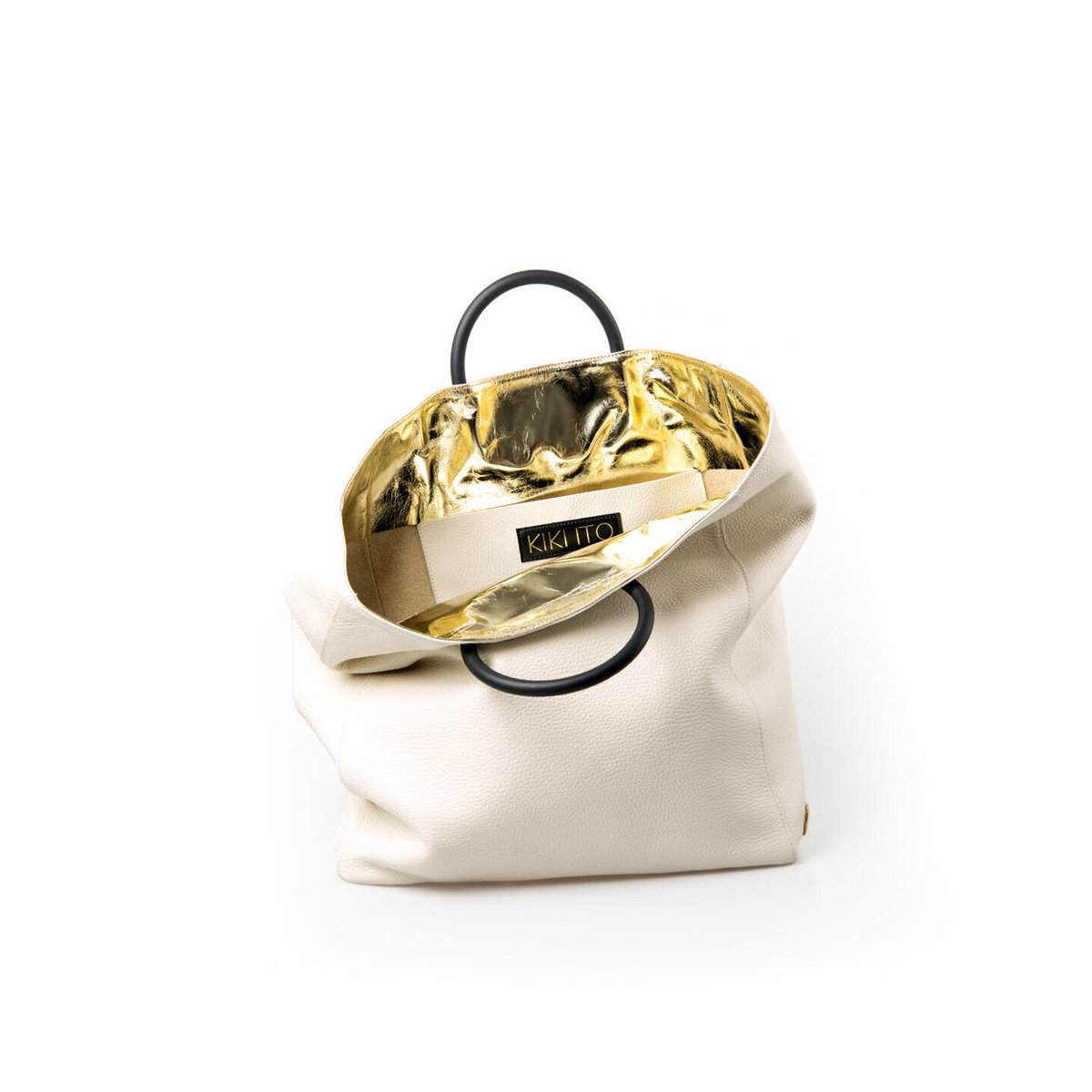 kikitobags's tweet photo. A bag can change an outfit- but an outfit can’t change a bag✔️ Introducing the Ivory Tote bag w/gold metallic lining https://t.co/ejFUUWckv4