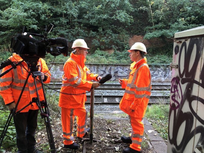 BhamUpdates's tweet photo. West Midlands Mayor Andy Street (@andy4wm) was joined by Secretary of State for Transport Chris Grayling for a tour of the Moseley station site and the unveiling of the station designs. https://t.co/g1oYNGEab8 https://t.co/XTGnUHOMcF