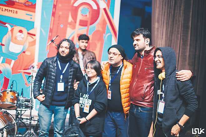 TheNewsonSunday's tweet photo. On their second album, 36 (Chhatees), Sikandar Ka Mandar showcase just why they are one of the most revered bands in the present-day music scene.| Maheen Sabeeh @maheensbh
https://t.co/rk6bysIbBg https://t.co/BpLCerMZAX