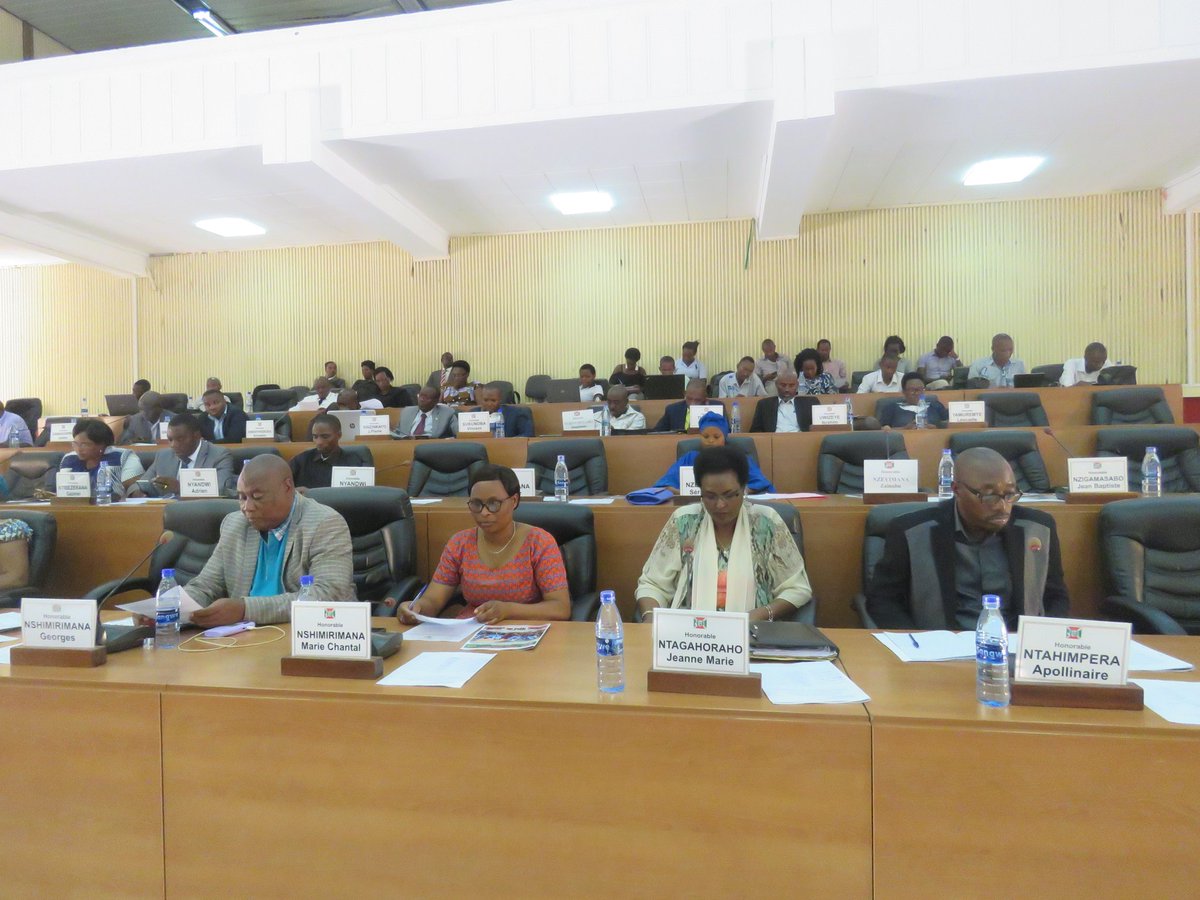 nshingamateka's tweet photo. 4 #Burundi le retard enregistré dans le remplacement des enseignants dans les écoles primaires et secondaires handicape d'ores et déjà le système https://t.co/Zd1YVq7zaU responsabilité revient au #Minieducation ,#MiniFinance ou #MiniFonctionPublique? s'est interrogé @P_Nyabenda https://t.co/uNgYCRTUr5