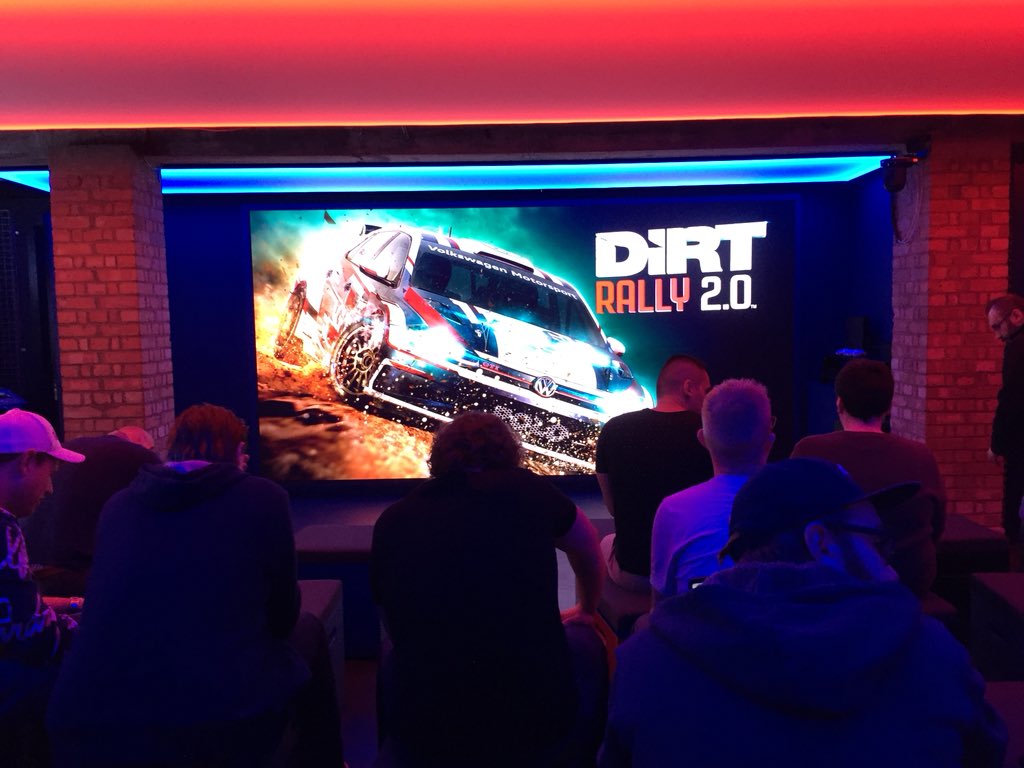 PLAION_FR's tweet photo. Suite à l'annonce de DiRT Rally 2.0, un événement presse se déroule actuellement à Londres 🇬🇧 au Red Bull Gaming Sphere ! (en compagnie de notre attachée presse @celbeb !) 

https://t.co/QRea5irFEA

📸Voici quelques photos ! https://t.co/ZfDRhQnJdN