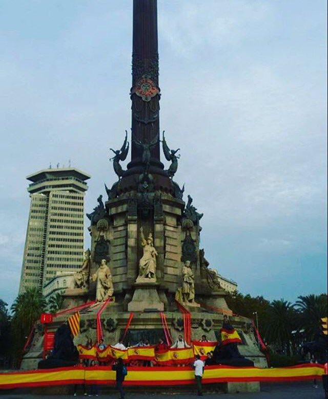ribassanti's tweet photo. Recogen firmas para pedir a @AdaColau que engalane la estatua de Colón de Bcn con banderas de España el 12-O.
FIRMA⬇️
https://t.co/diGjfXwaem https://t.co/C92DRkYVpp