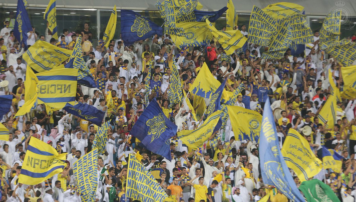 alnassrlions's tweet photo. الحمد لله كان لي شرف العمل على تصميم جميع اعلام مدرج الشمس كبيرها وصغيرها وبها أفخر و أتفاخر 😎 والقادم أجمل 💛💙 https://t.co/TYHeMfffGM