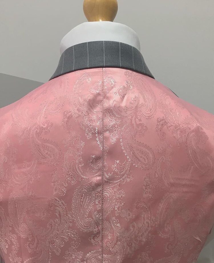 TheSuitGroup's tweet photo. A Powerful 3 Piece Pinstripe for a great client of ours in Watford. Pink Paisley lining making this suit really stand out 👌🏾 https://t.co/7S2GnqbLoA
