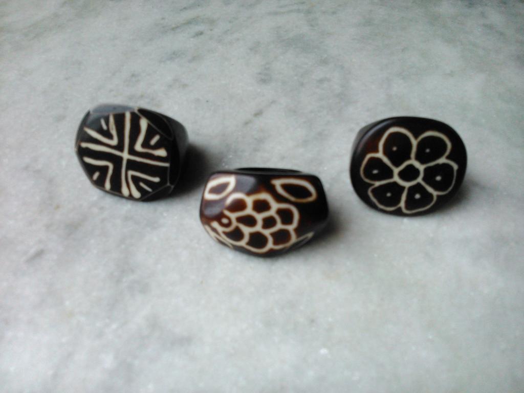 sarahcreatik's tweet photo. Coming soon to @Etsy @sreation #onlinestore #handmade #vintage #wooden #bone #jewelry #Ring #Accessories #pictureframe #dice
Thanks Tweethearts 💙 @UkCraf @neithtextiles @sunnybysue @DottieKingston @Danibaggs85 @Lookin_Gorgeous @SDCards7

Check out!!!
 💁 https://t.co/tWMrtWD28x https://t.co/68KGrr65uK