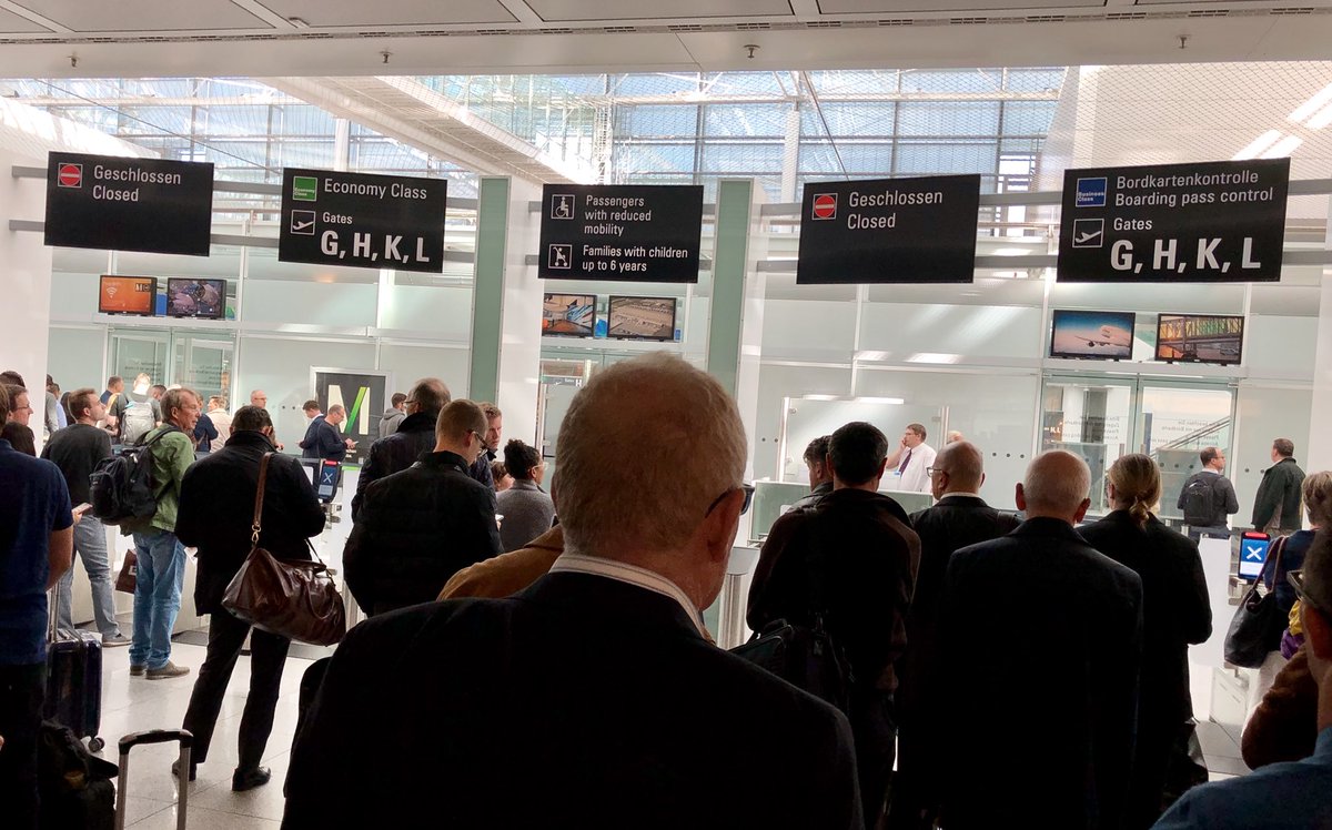 georgseitz's tweet photo. Alles steht am MUC Airport, alle Sicherheits-Checks dicht. #flughafenmünchen #mucairport #airportmuc https://t.co/YY5xHC7Wuq