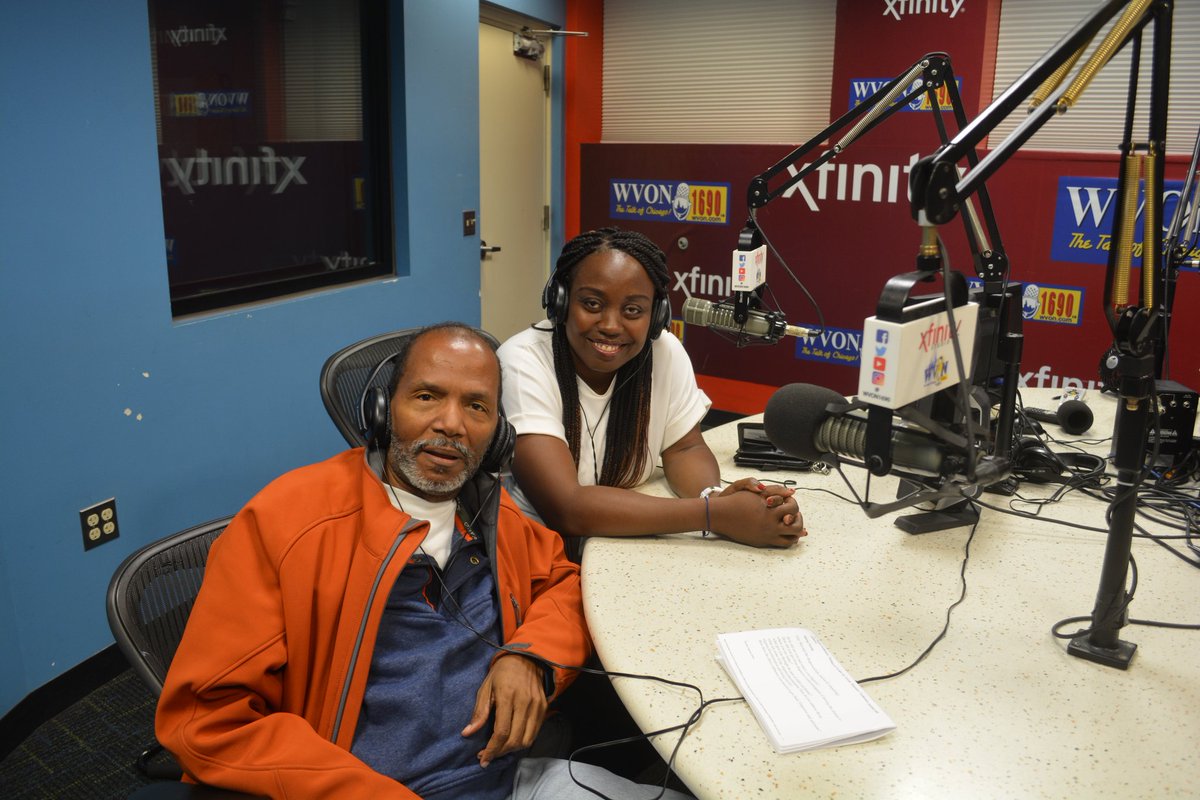 katchbeverly's tweet photo. Thank you @chatdaddy @WVON1690 for the opportunity to inform the public about #sicklecelldisease commemorating #SickleCellAwarenessMonth! Listen to @WVON1690 on radio or @iHeartRadio. @SCDAIllinois @SCDAAorg #SCDHopeWins #scdam2018 @nih_nhlbi https://t.co/jDN1xzzLJA