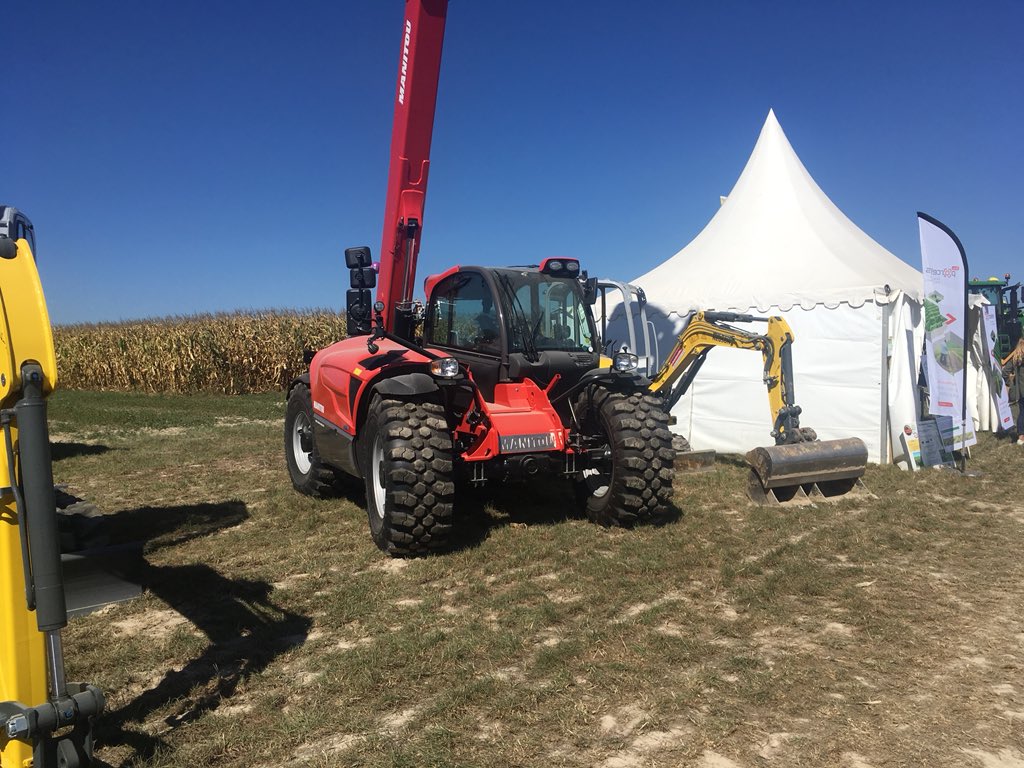 GuilhemDWT's tweet photo. Superbe #Manitou équipé de ses #Bibload! 💪💪
#Mecamais
@Journal_Entraid @CUMAFrance @MichelinAgriFR https://t.co/hnDUv5LQON
