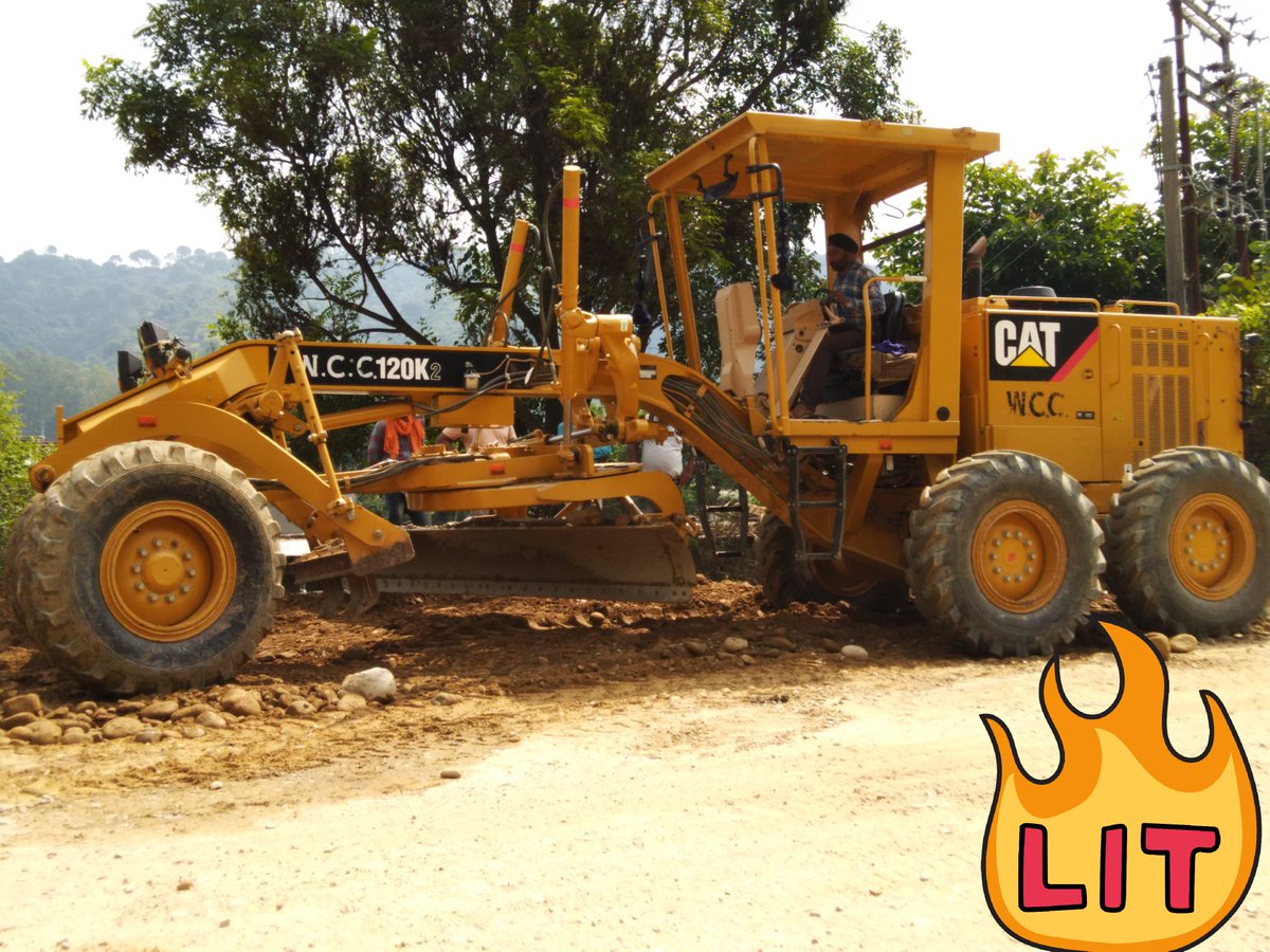 am1609013's tweet photo. Today happy to see how a grader look like...really a beast����😎😎 https://t.co/uz70w81rz2
