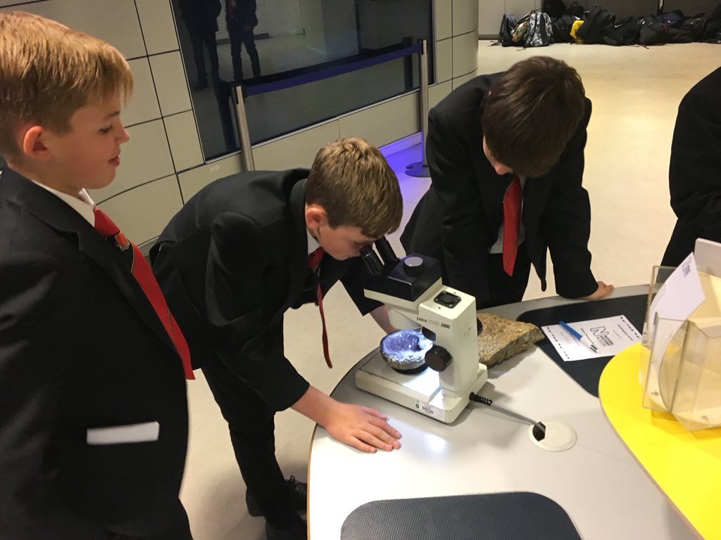 DTsandringham's tweet photo. Studying real fossil, animal and crystal specimens at the @NHM_London Investigate centre. @SandSci @SandringhamSch1 #eld2018 #science #NaturalHistory https://t.co/26SoynUjFA
