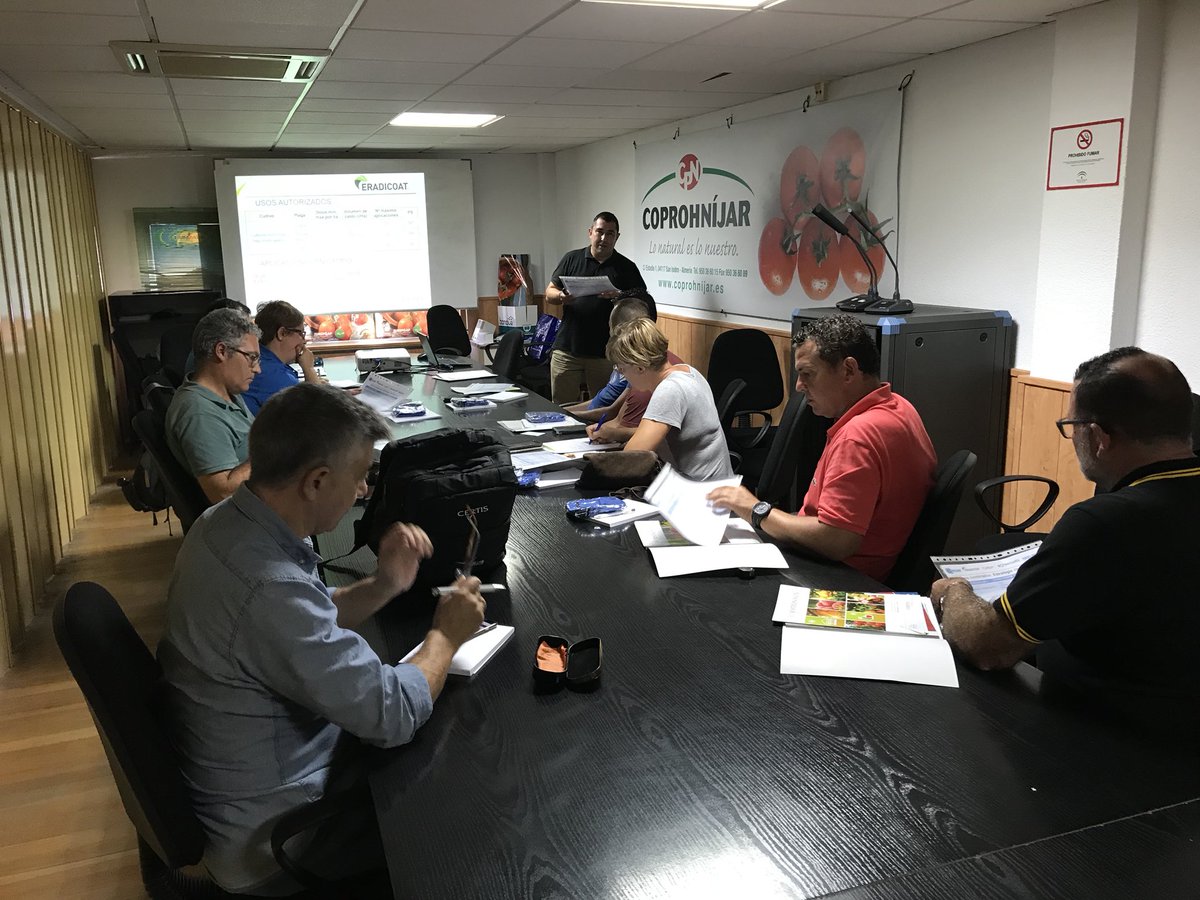 Leopoldo695's tweet photo. Hoy nos acompaña nuestro CEO Pedro Juan Serna en la Coop. Coprohnijar, #bioracionales #G4TF.@pejuanserna https://t.co/d1ANbLL9o8