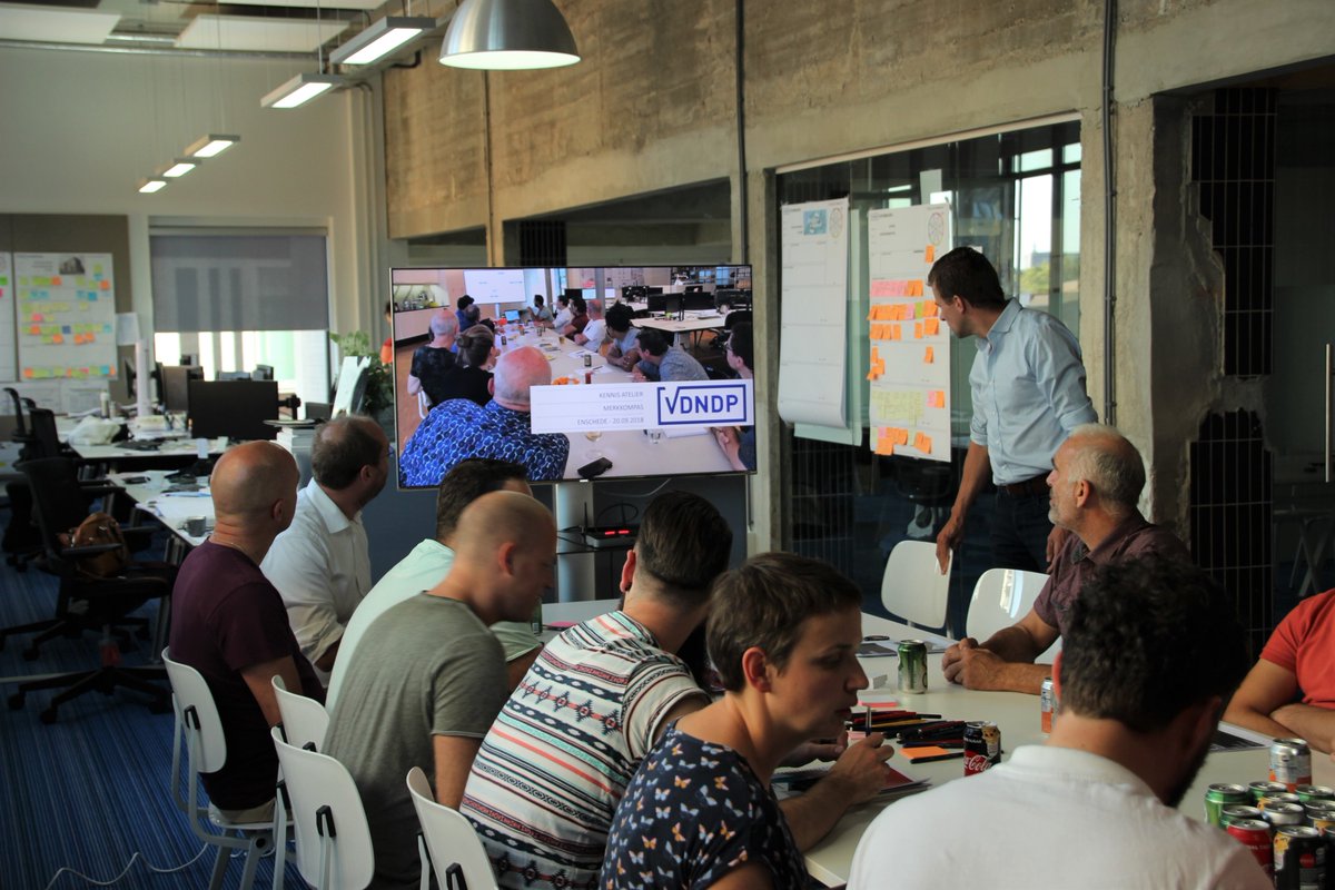 Vorige week in Enschede: <a href="/vdndp/">VDNDP</a> Kennis Atelier over het Merkkompas. 
Als team kijken waar wij in de toekomst naar toe gaan, onze visie verbreden en 'Het Verhaal van <a href="/vdndp/">VDNDP</a> ' formuleren.