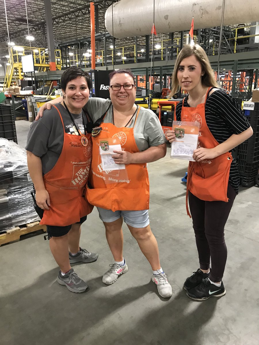 jenniferramey19's tweet photo. Lots of Homer Awards being handed out today to our amazing associates. These fine ladies and gentleman go above and beyond every day to make us great!  @HDRLC8615 @th8855 @ginamarie280 @Bgain1Bill @alvarezthd8615 #TakingCareofOurPeople https://t.co/TlCXcCurjL
