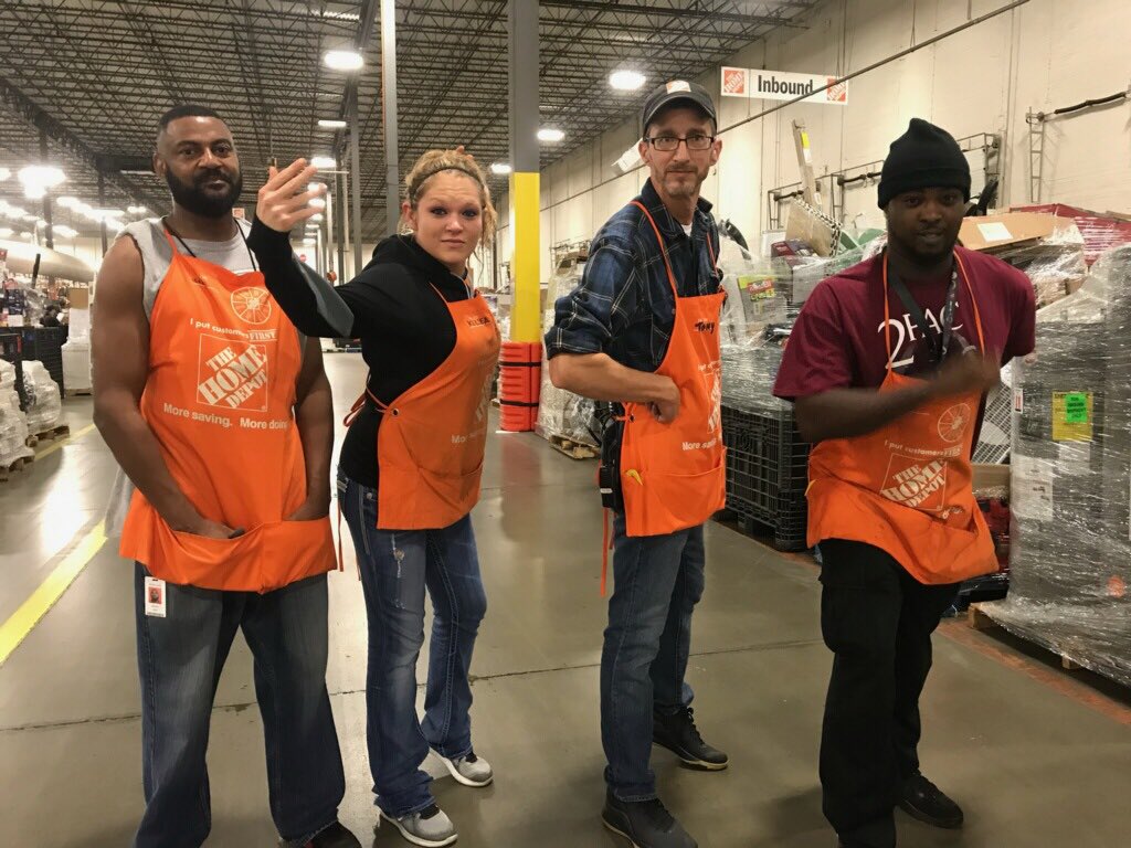 jenniferramey19's tweet photo. Lots of Homer Awards being handed out today to our amazing associates. These fine ladies and gentleman go above and beyond every day to make us great!  @HDRLC8615 @th8855 @ginamarie280 @Bgain1Bill @alvarezthd8615 #TakingCareofOurPeople https://t.co/TlCXcCurjL