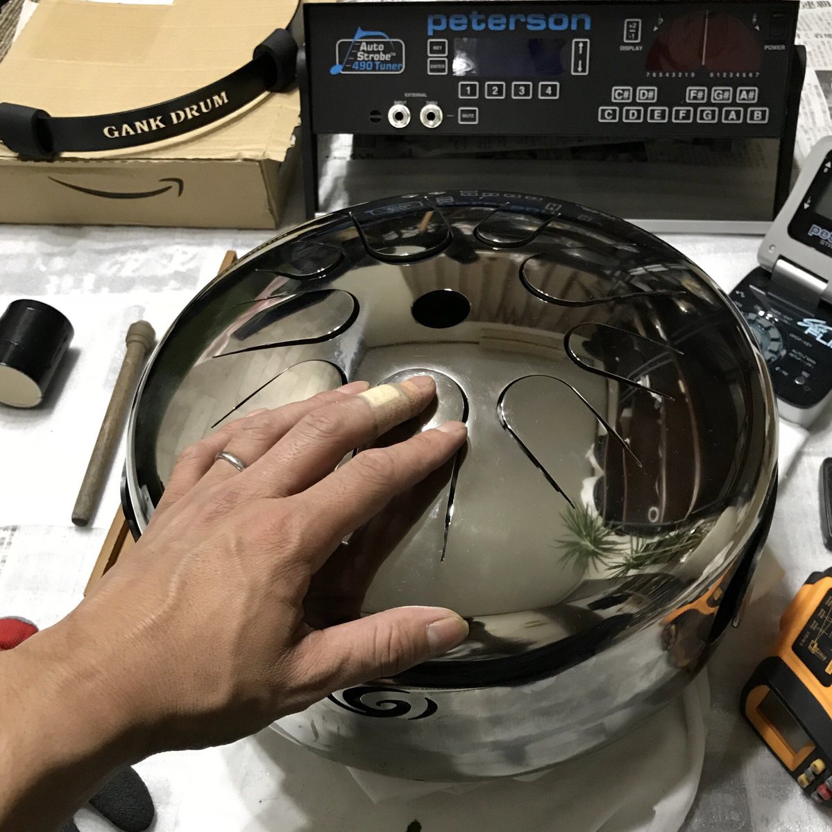 GANKDRUM's tweet photo. GANK wingの調整作業。
無事に完成いたしました。
お待ちのT様、明日動画お送りいたします!
#高島賢太郎 #旅人 #GANKwing #癒し #マレット演奏 #perterson #ストロボチューナー #ステンレス #打楽器 #スケール
#ホルダー #hpidrum #tankdrum https://t.co/BCJAKngJXJ