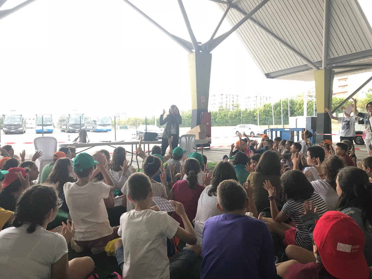 GVAeducacio's tweet photo. 🙌🏽A Castelló de la Plana, 791 alumnes de sisé de Primària de 21 centres de la ciutat han participat en diferents activitats, com el taller de Portfolio Europeu de les Llengües o el taller de llengua de signes
#DEL2018 #ELD2018 #EuropeanDayofLanguages https://t.co/HdUwagXyP8