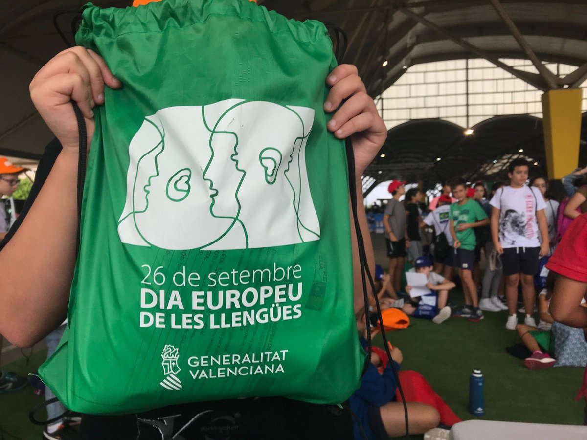 GVAeducacio's tweet photo. 🙌🏽A Castelló de la Plana, 791 alumnes de sisé de Primària de 21 centres de la ciutat han participat en diferents activitats, com el taller de Portfolio Europeu de les Llengües o el taller de llengua de signes
#DEL2018 #ELD2018 #EuropeanDayofLanguages https://t.co/HdUwagXyP8