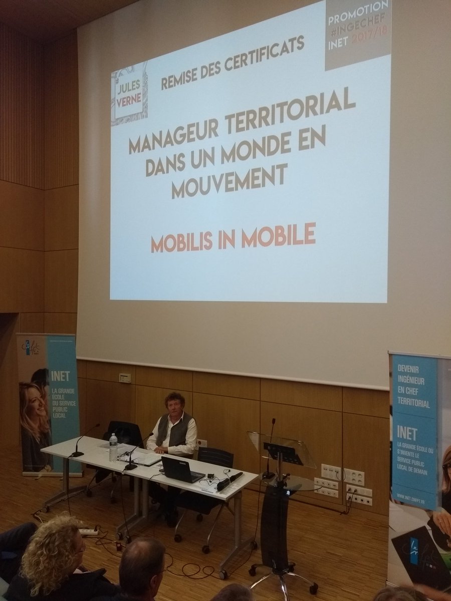 IngeChef_INET's tweet photo. Remise des certificats @IngeChef_INET -
Table ronde "manageur territorial dans un monde en mouvement". Conférence exceptionnelle de Jean Viard. https://t.co/TawDVWnZsk