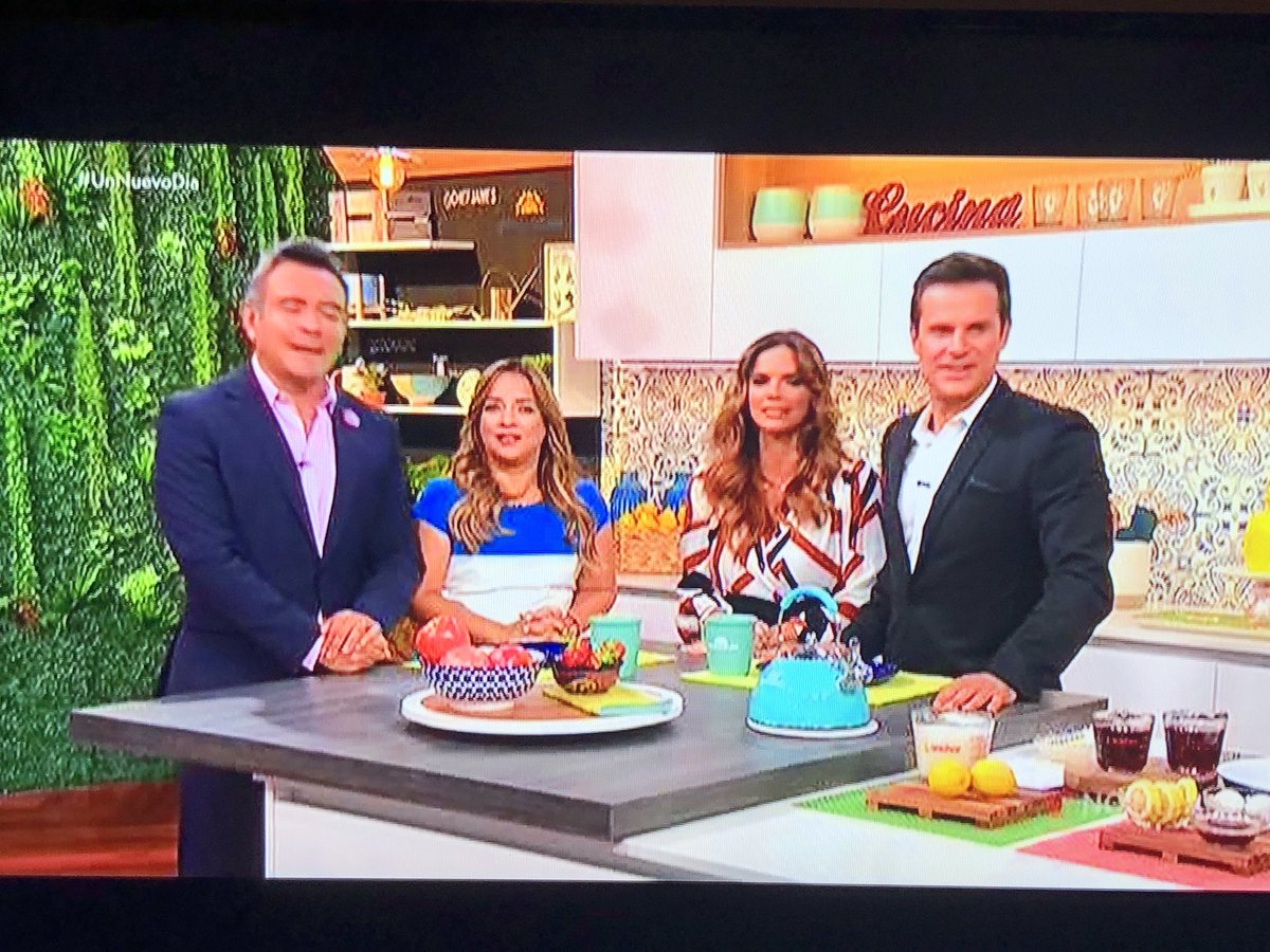 AdamariFans_TX's tweet photo. Feliz Miércoles, @AdamariLopez @UnNuevoDia @Telemundo @aminnies @Varon419 https://t.co/KgzQZfVk7p