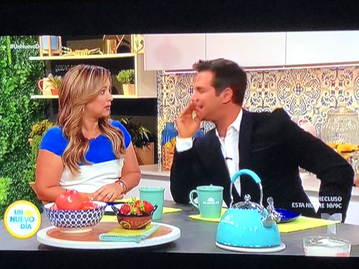 AdamariFans_TX's tweet photo. Feliz Miércoles, @AdamariLopez @UnNuevoDia @Telemundo @aminnies @Varon419 https://t.co/KgzQZfVk7p